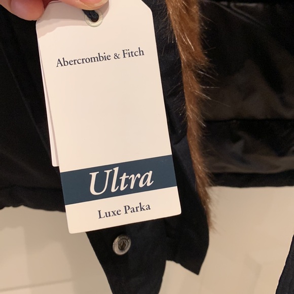 NWT A&F women’s ultra parka coat black faux fur collared size XS chest 38” fit S - Picture 9 of 11